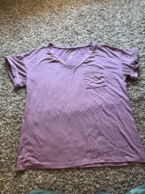 Women's Lavender V-Neck Short Sleeve Pocket Tee